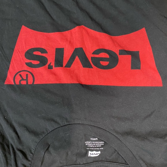 Levi’s tee shirt - small - Picture 3 of 4